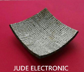 Gebogenes piezoelektrisches Verbundmaterial